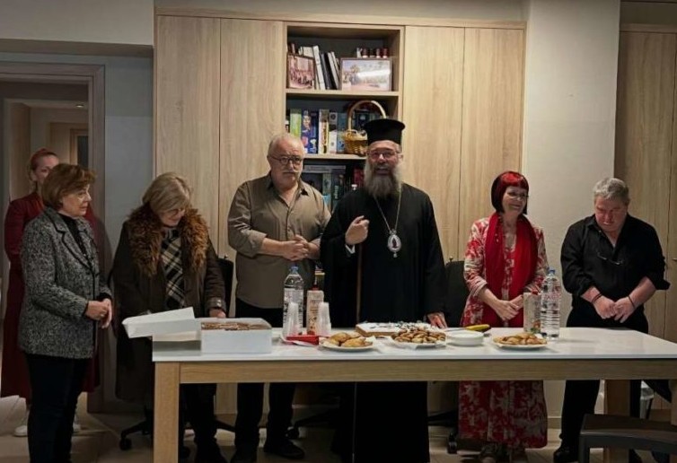 Ο-Μητροπολίτης-Ρεθύμνης-ευλόγησε-την-«οικογενειακή»-Αγιοβασιλόπιτα-στο-Σύλλογο-Αγάπη