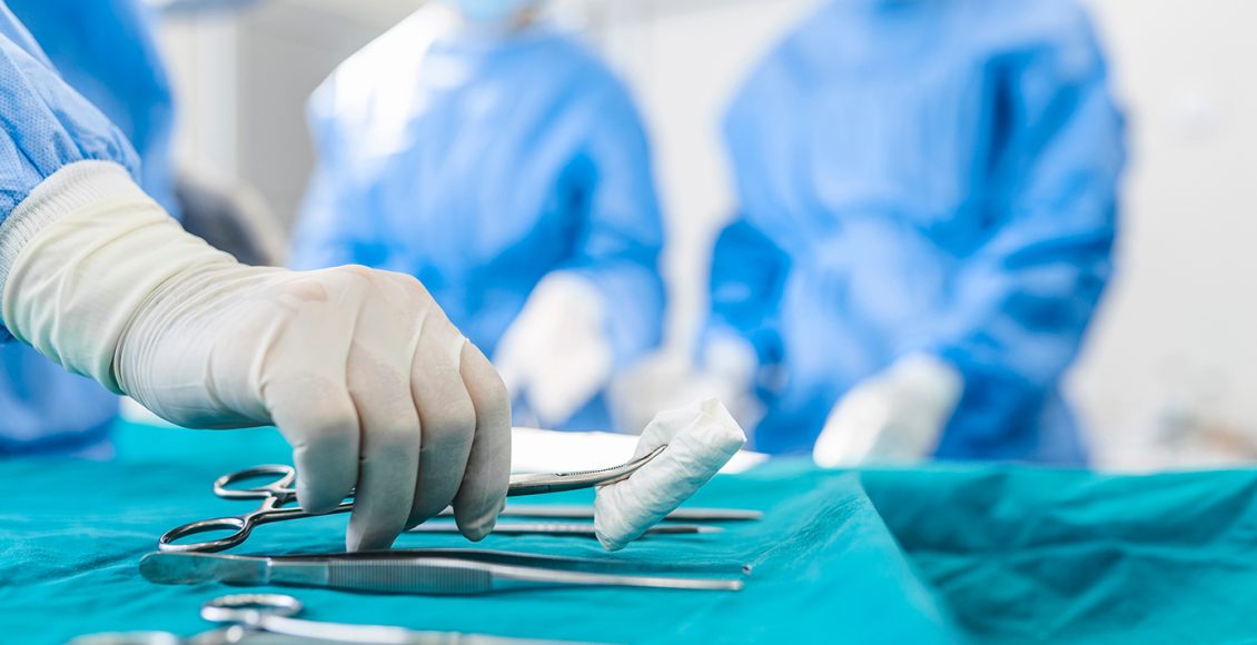 «Ήμουν-ο-Άγιος-Παντελεήμων-–-Έπρεπε-να-τον-αφήσω-να-πεθάνει»,-λέει-ο-γιατρός-που-καταδικάστηκε-για-«φακελάκια»