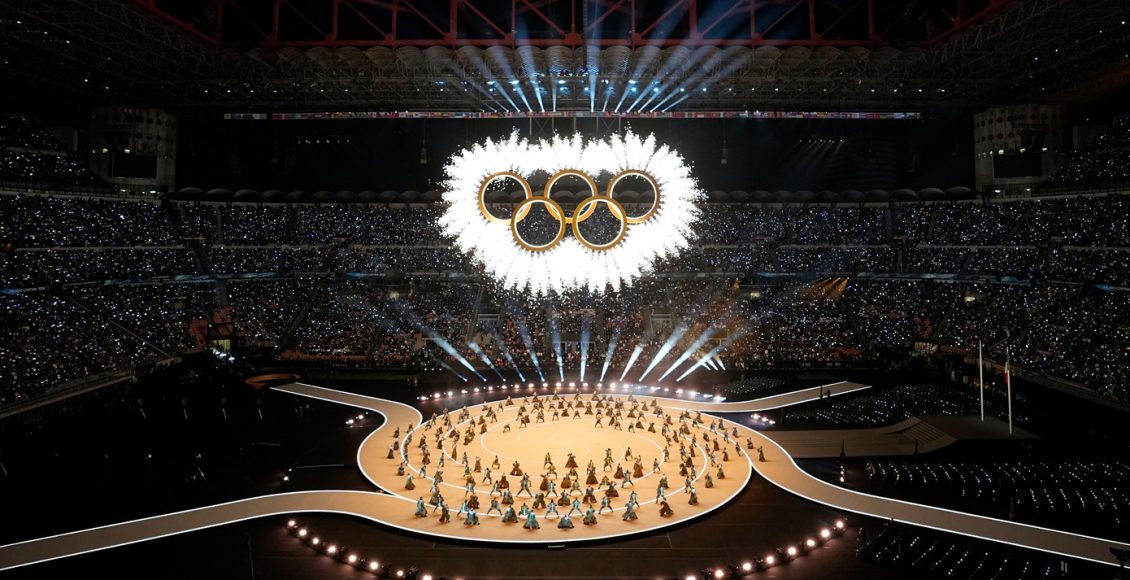 Μαγευτική-η-τελετή-έναρξης-των-Χειμερινών-Ολυμπιακών-Αγώνων-στο-Μιλάνο-–-Ξεχώρισαν-Κάρεϊ-και-Μποτσέλι