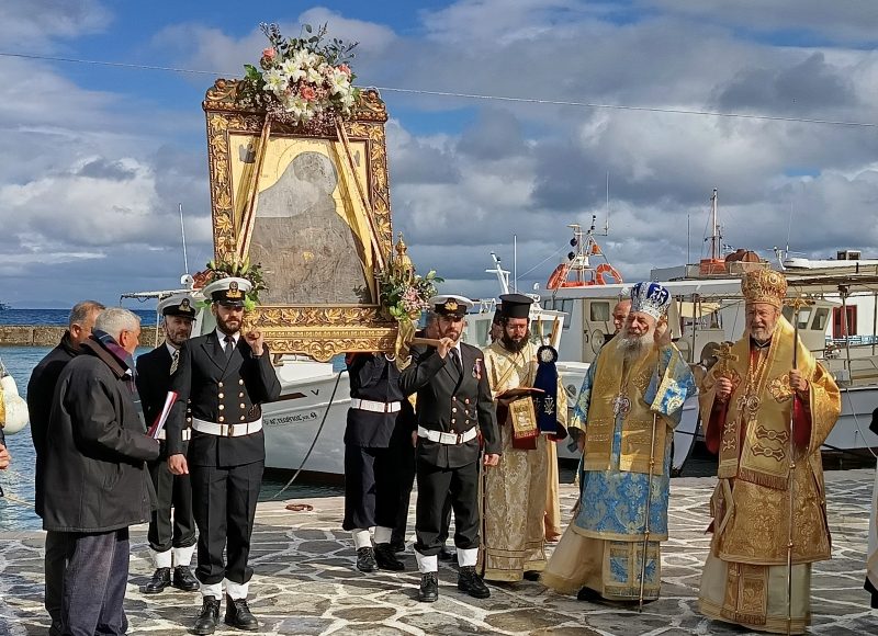 Με-λαμπρότητα-η-εορτή-της-Υπαπαντής-του-Κυρίου-στη-νήσο-Πάρο