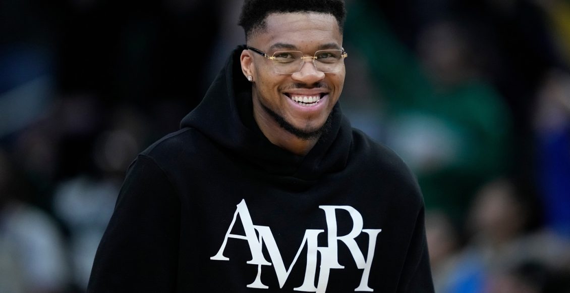 Αποθέωση-για-τον-Γιάννη-Αντετοκούνμπο-στο-Μιλγουόκι-μετά-την-απόφαση-να-μείνει-στους-Μπακς:-«mvp,-mvp»-από-τον-κόσμο