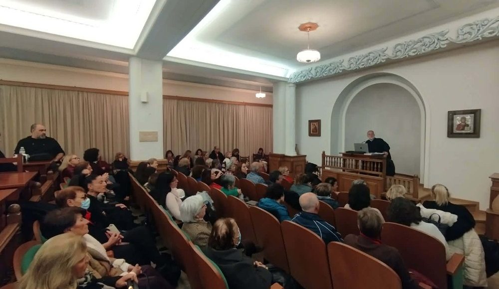 Συνάντηση-για-τον-τρέχοντα-μήνα-τού-Σχολείου-Οικογένειας-Μητροπόλεως-Σύρου