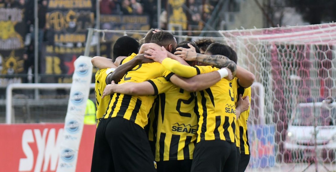 Πανσερραϊκός-–-ΑΕΚ-0-4:-Ξέσπασμα-με-Βάργκα