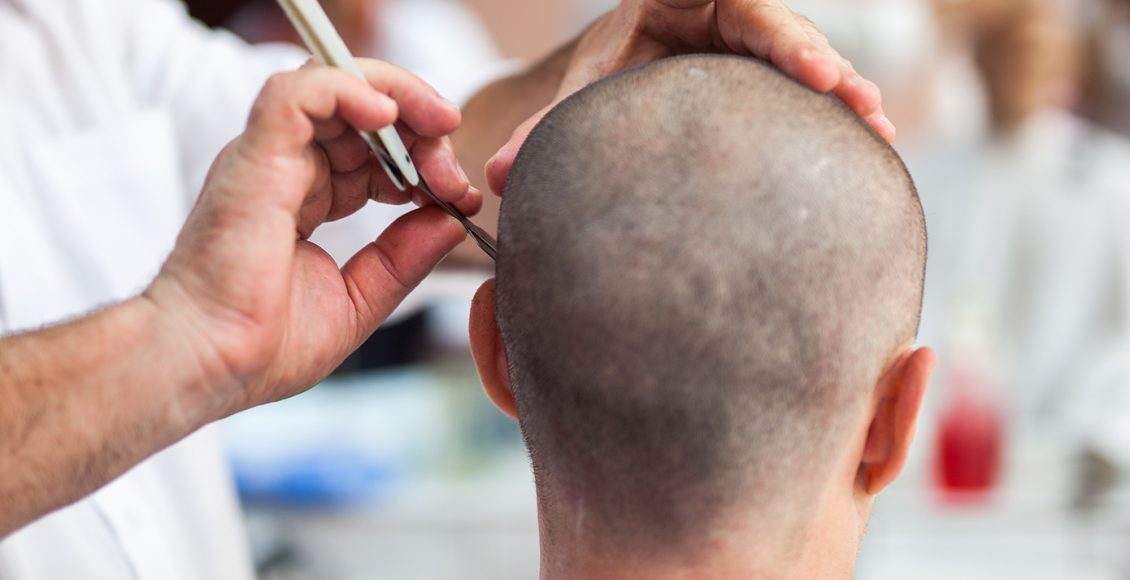 Απίστευτο-περιστατικό-στην-Πύλο-–-25χρονος-έβρισε-τον-κουρέα-και-τον-χτύπησε-με-γκλοπ-επειδή-δεν-του-άρεσε-το-κούρεμα