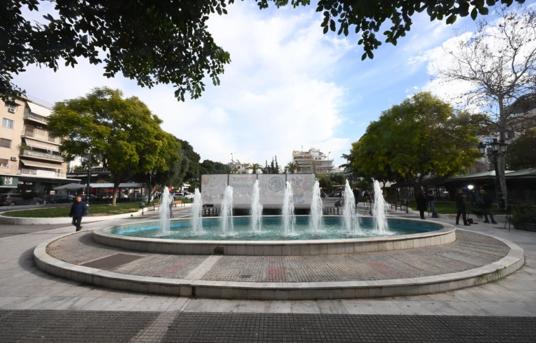 Τουλάχιστον-10-λεπτά-έμεινε-μέσα-στο-συντριβάνι-το-κοριτσάκι-στην-Καλλιθέα-–-«Μάχη»-για-να-κρατηθεί-στη-ζωή