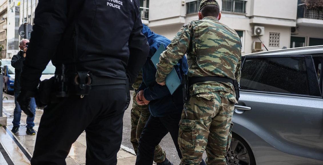 Στο-Αεροδικείο-Αθηνών-ο-συλληφθείς-σμήναρχος-για-να-απολογηθεί-σε-στρατιωτικό-εισαγγελέα