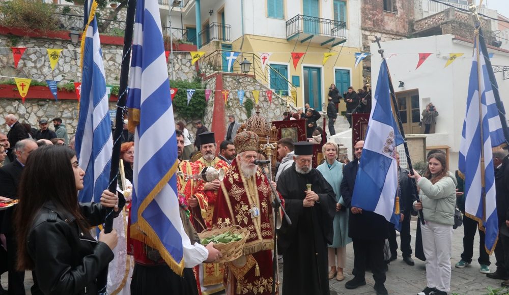 Πανδήμως-οι-Κείοι-και-υπό-βροχήν-εόρτασαν-τον-Προστάτη-τους-Άγιο-Χαράλαμπο
