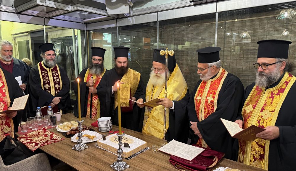 Ο-Ιεραπύτνης-Κύριλλος,-ευλόγησε-τη-Βασιλόπιτα-του-Συλλόγου-Μικρασιατών-Ιεράπετρας