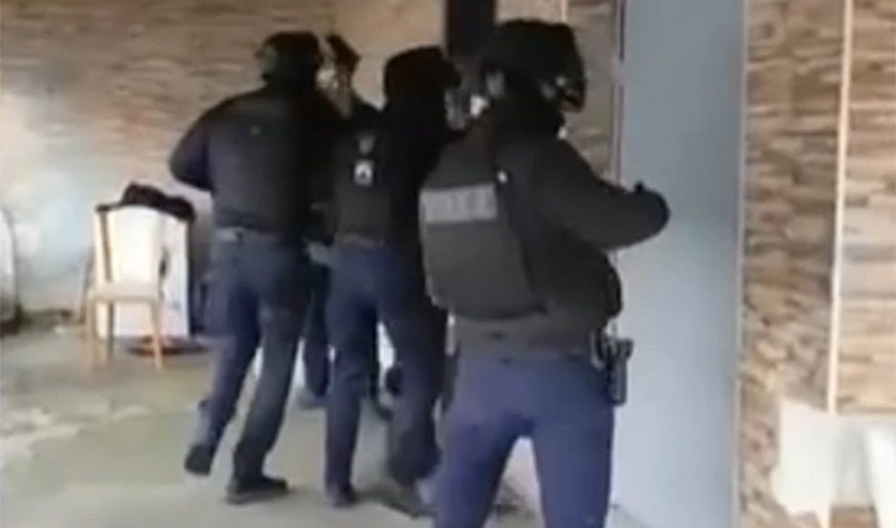 Έφοδος-της-ΕΛΑΣ.-σε-καταυλισμούς-σε-Μενίδι-και-Φυλή-–-Ξήλωσαν-παράνομα-καλώδια-520-μέτρων