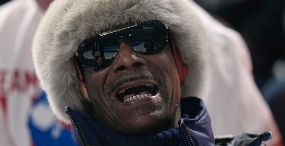 Από-το-gangsta-rap-στο-χιόνι:-Πώς-ο-snoop-dogg-«κλέβει-την-παράσταση»-στους-Χειμερινούς-Ολυμπιακούς-Αγώνες