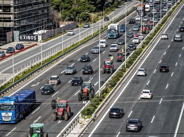 Προς-το-κέντρο-της-Αθήνας-44-τρακτέρ-–-Σε-εξέλιξη-οι-κινητοποιήσεις-των-αγροτών