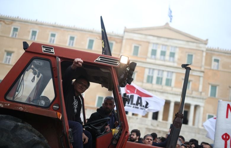 Στο-Σύνταγμα-έφτασαν-αγρότες-και-70-τρακτέρ-για-το-συλλαλητήριο