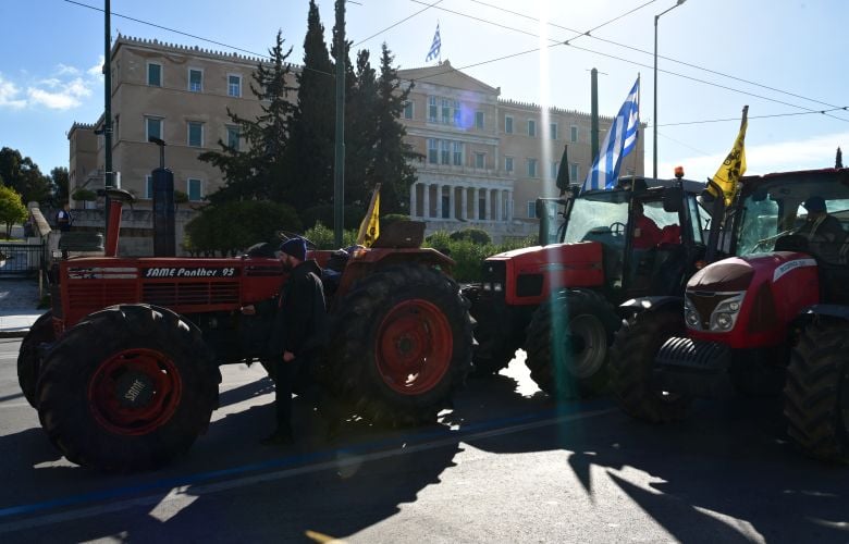 Αποχωρούν-από-το-Σύνταγμα-τα-τρακτέρ-μετά-το-χθεσινό-συλλαλητήριο-των-αγροτών