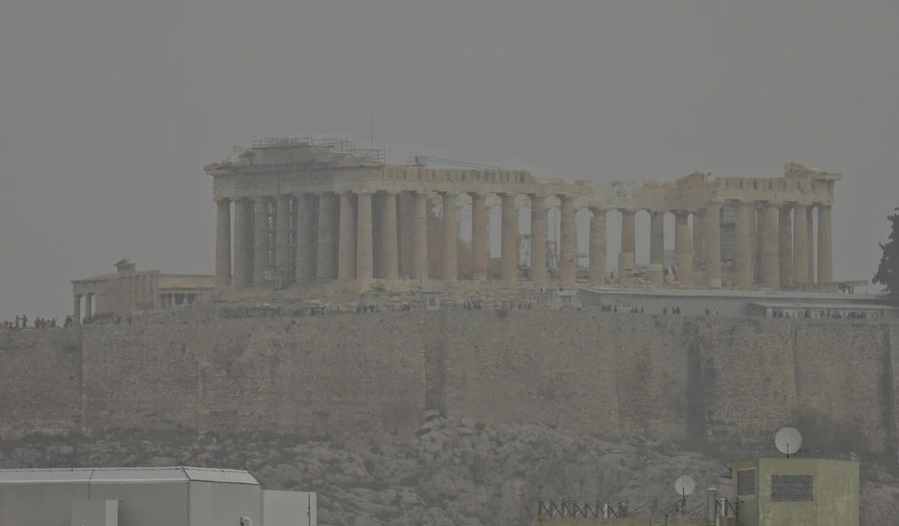Η-αφρικανική-σκόνη-πνίγει-την-Αττική:-Σχεδόν-δεν-φαίνεται-η-Ακρόπολη,-το-φαινόμενο-κορυφώνεται-–-Δείτε-εντυπωσιακές-εικόνες