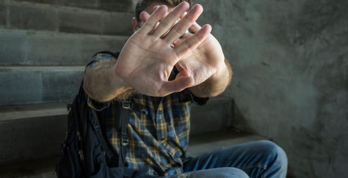 Δύο-νεαροί-και-μία-15χρονη-βίασαν-έφηβο-αγόρι-στη-Νίκαια-–-Το-βασάνισαν-και-τράβηξαν-βίντεο