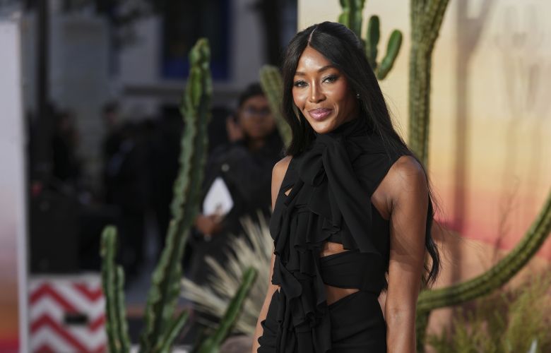 o-Έπστιν-εμφανίζεται-να-χρησιμοποιούσε-τη-Ναόμι-Κάμπελ-για-να-στρατολογεί-νέα-κορίτσια