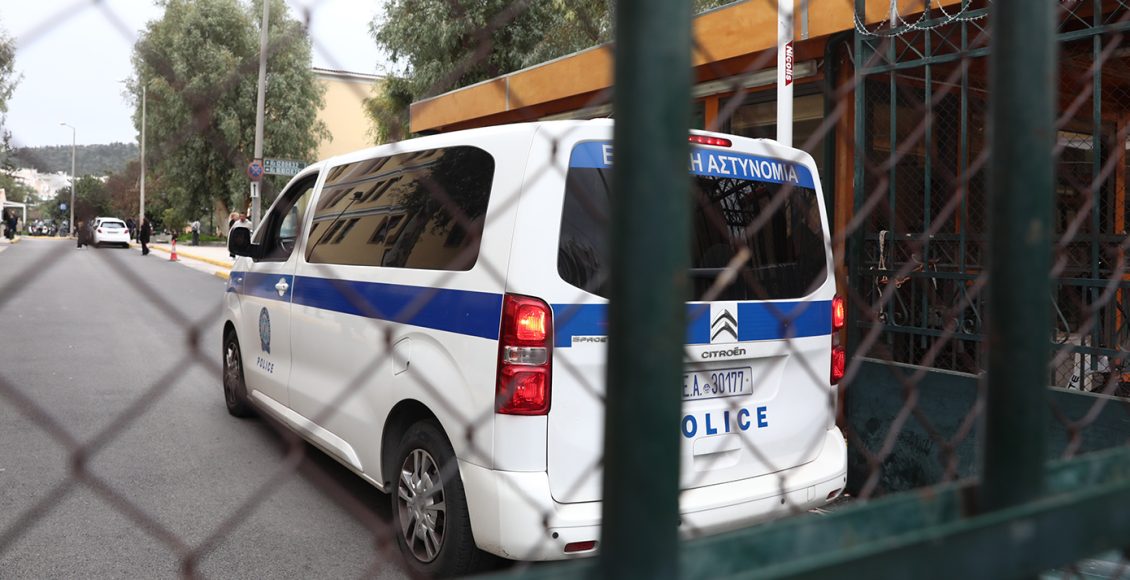 Στην-Ευελπίδων-η-τραγουδίστρια-γνωστού-συγκροτήματος-που-πήρε-σβάρνα-πέντε-αμάξια-στο-Κολωνάκι