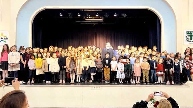 Λαοθάλασσα-παιδιών-στην-Εορτή-της-Παιδείας-από-τη-Νεανική-Εστία-της-Αγίας-Σοφίας-Νέου-Ψυχικού