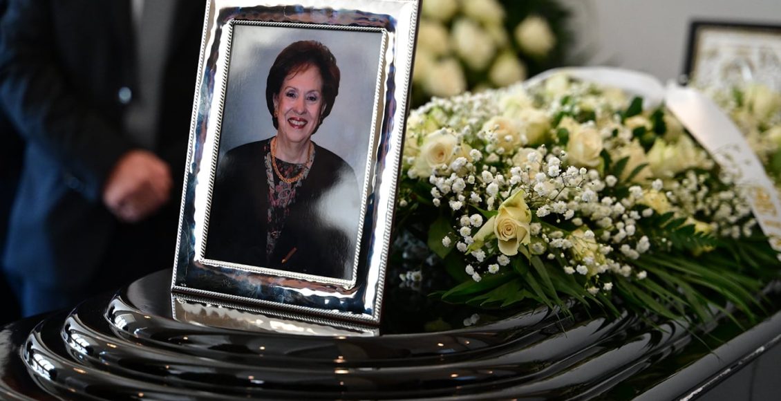 Στο-Α’-Νεκροταφείο-η-κηδεία-της-Άννας-Ψαρούδα-Μπενάκη-–-Δείτε-φωτογραφίες