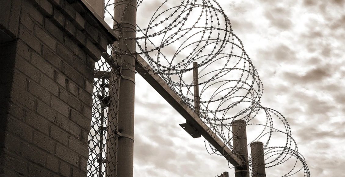 «Πώς-μπορεί-να-δολοφονείται-κάποιος-μπροστά-σου-και-να-μη-δεις;»:-Οι-αντιφάσεις-του-αρχιφύλακα-στις-φυλακές-Δομοκού