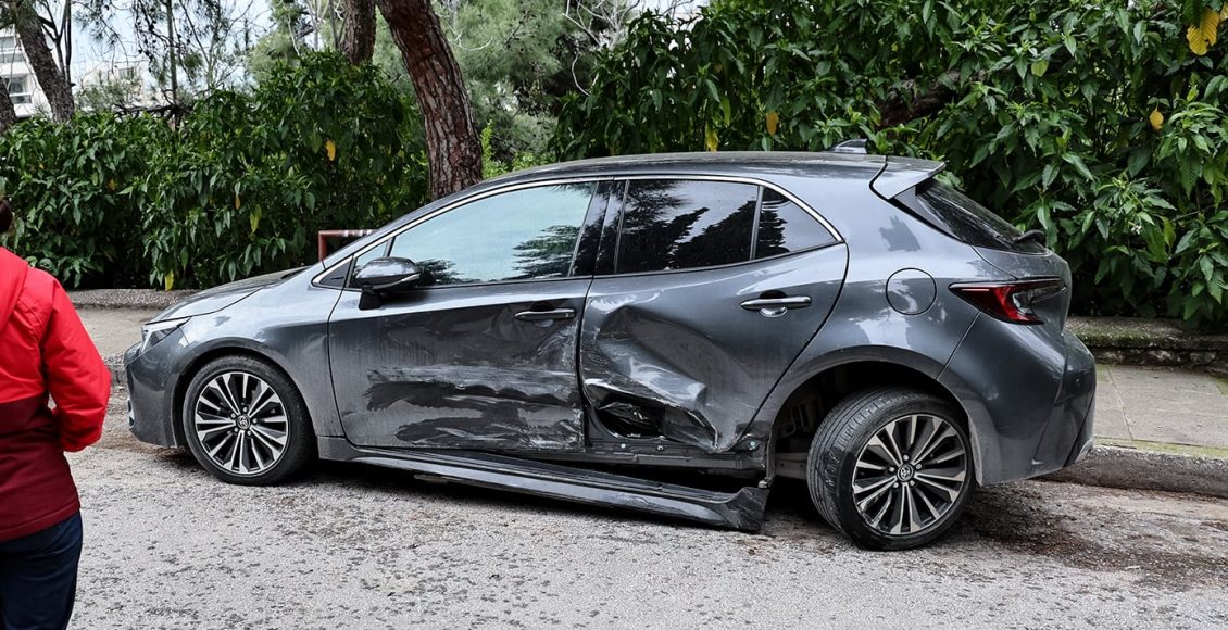 «Ήπια-ένα-ποτό»-–-Η-ποινή-που-επιβλήθηκε-στην-τραγουδίστρια-γνωστού-συγκροτήματος-για-τις-ζημιές-που-προκάλεσε-στο-Κολωνάκι