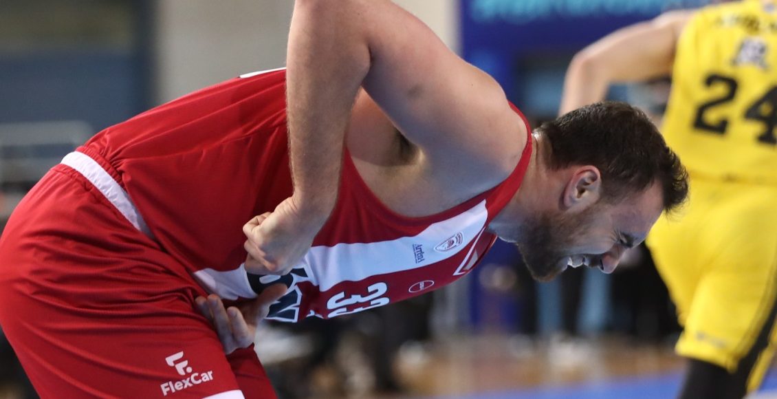 Πρόβλημα-για-τον-Ολυμπιακό:-Νοκ-άουτ-ο-Μιλουτίνοφ-με-κάταγμα-στον-αντίχειρα