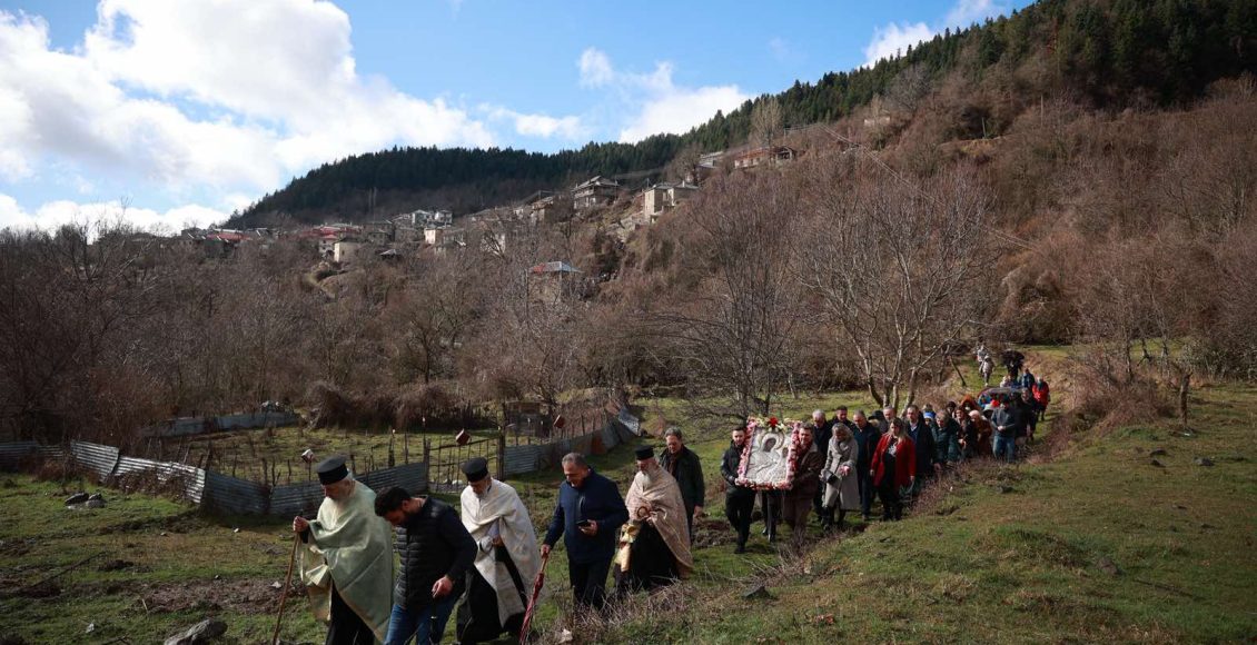 Κλήρος-και-λαός-τίμησαν-την-επέτειο-της-εύρεσης-της-θαυματουργού-Εικόνας-της-Παναγίας-στο-ακριτικό-Πληκάτι-Κόνιτσας