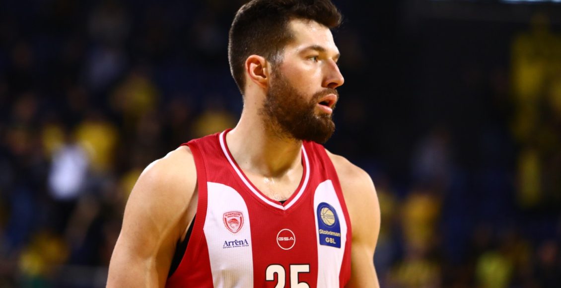 Ολυμπιακός:-Οι-αναρτήσεις-της-συζύγου-του-Πίτερς-μετά-τον-αποκλεισμό-του-από-τον-τελικό-του-κυπέλλου