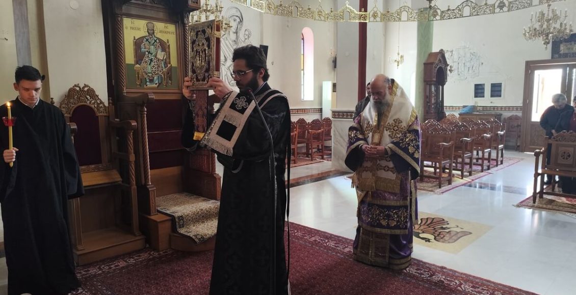 Η-ακολουθία-των-Προηγιασμένων-Τιμίων-Δώρων-στην-«Κόκκινη-Εκκλησιά»-Καρδίτσης