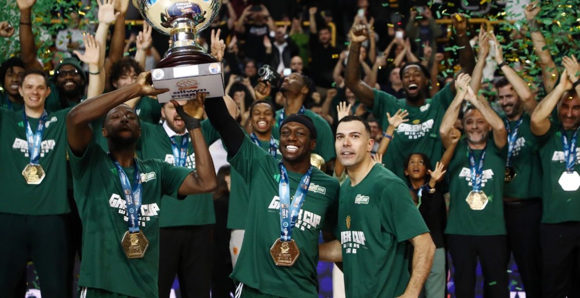 Παναθηναϊκός:-Το-βίντεο-με-τους-πανηγυρισμούς,-την-απονομή-του-κυπέλλου-και-την-ατάκα-του-Φαρίντ-στον-Χέις-Ντέιβις