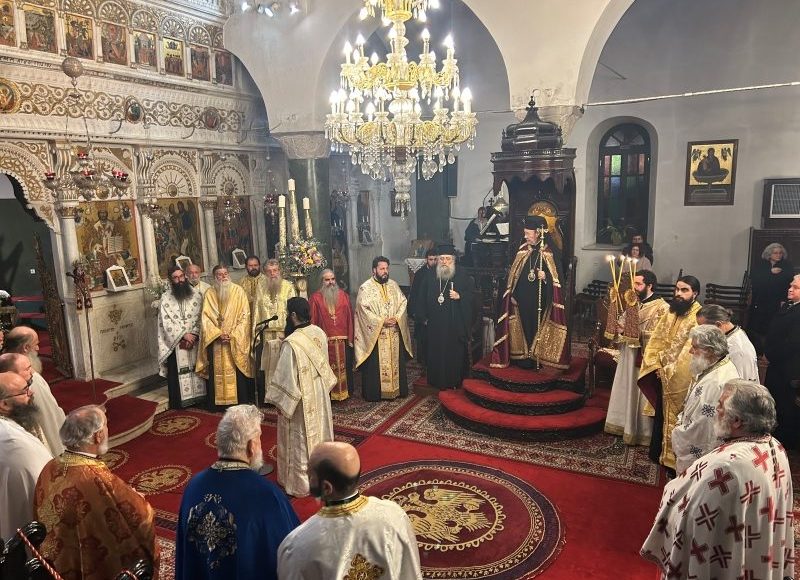 Με-κατάνυξη-ο-Εσπερινός-της-“Συγγνώμης”-στη-Νάξο