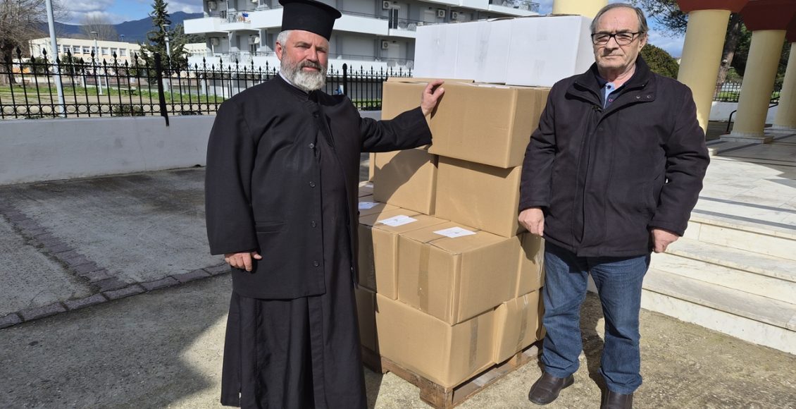 Διανομή-δεμάτων-–-τροφίμων-από-τη-Μητρόπολη-Μαρωνείας-και-Κομοτηνής