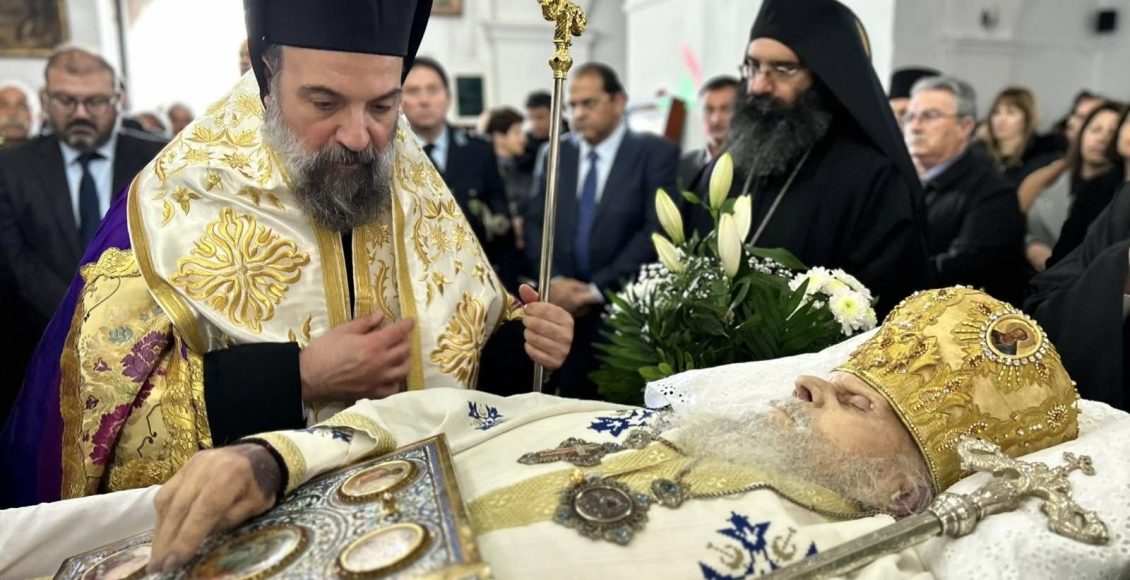 Το-“ύστατο-χαίρε”-στον-μακαριστό-Μητροπολίτη-πρώην-Θήρας-κυρό-Επιφάνιο