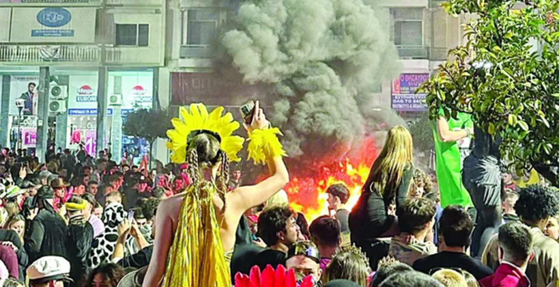 Στη-Δικαιοσύνη-οι-βανδαλισμοί-στο-καρναβάλι-της-Πάτρας-–-Φωτιές,-ξεριζωμένα-δέντρα-και-χοροί-πάνω-σε-ΙΧ