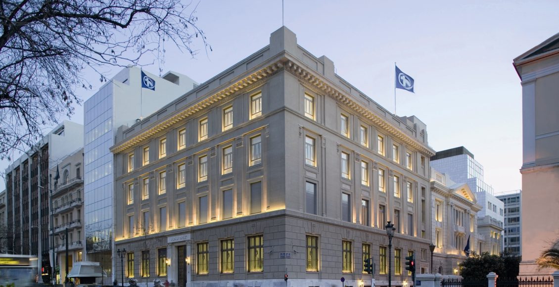 alpha-bank:-Ισχυρά-κέρδη-943-εκατ.-ευρώ-και-τετραπλασιασμός-μερίσματος-για-τους-μετόχους