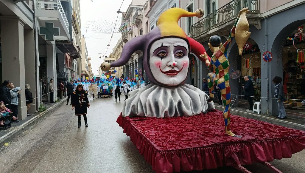 Πάτρα:-Ρυθμός-και-κέφι-στην-παρέλαση-των-μικρών-καρναβαλιστών