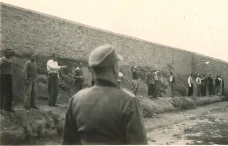 Στα-«χέρια»-της-ελληνικής-κυβέρνησης-όλες-οι-φωτογραφίες-από-τους-200-εκτελεσθέντες-της-Κασαριανής