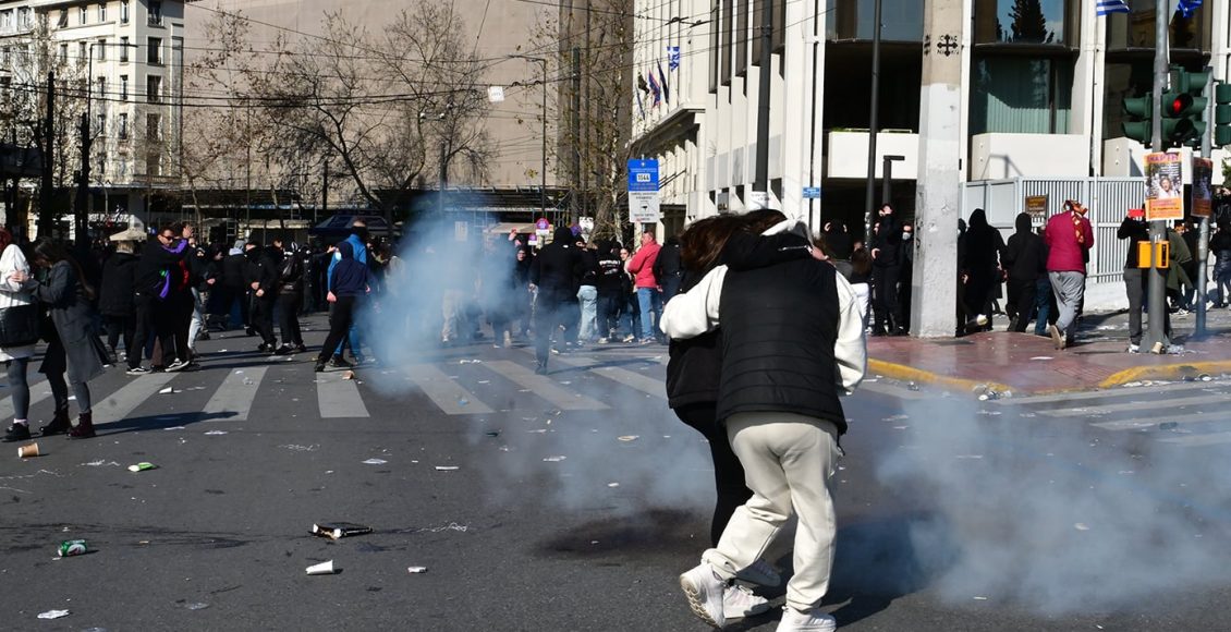 Ένταση-στην-πλατεία-Συντάγματος-μεταξύ-αστυνομικών-και-αγνώστων