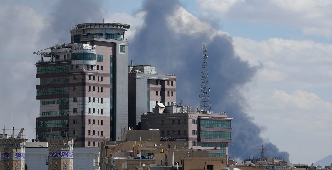 «Ώρα-μηδέν»-στη-Μέση-Ανατολή:-Μαζικοί-βομβαρδισμοί-των-ΗΠΑ-και-του-Ισραήλ-στο-Ιράν,-ο-πόλεμος-εξαπλώνεται-στον-Λίβανο