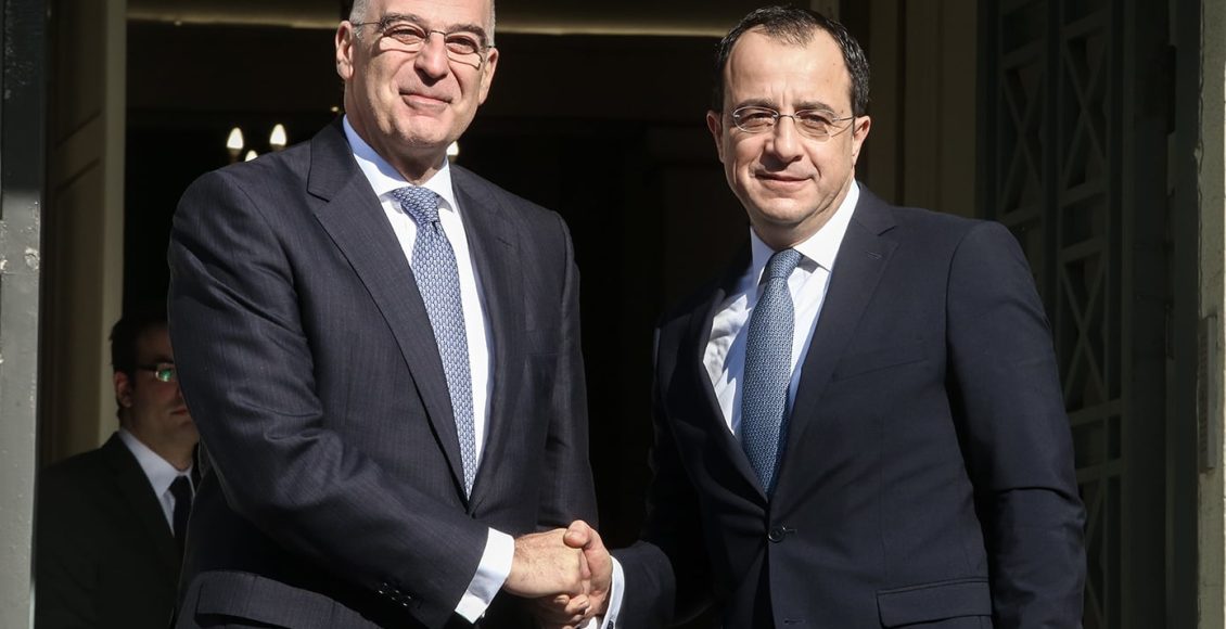 Δένδιας-σε-Χριστοδουλίδη:-Η-Ελλάδα-θα-βοηθήσει-την-Κύπρο-με-όποιον-τρόπο-μπορεί-–-Είμαστε-συνολικά-και-απολύτως-στη-διάθεση-σας