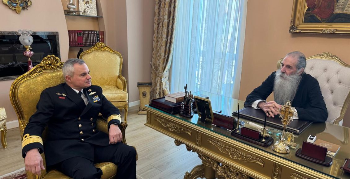 Ο-νέος-Διοικητής-της-Σχολής-Ναυτικών-Δοκίμων-στον-Μητροπολίτη-Πειραιώς