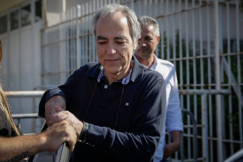 Αντιδρούν-οι-συγγενείς-θυμάτων-της-17Ν-για-τη-συνέντευξη-Κουφοντίνα:-Να-χαίρεστε-τη-ματωμένη-σας-τηλεθέαση