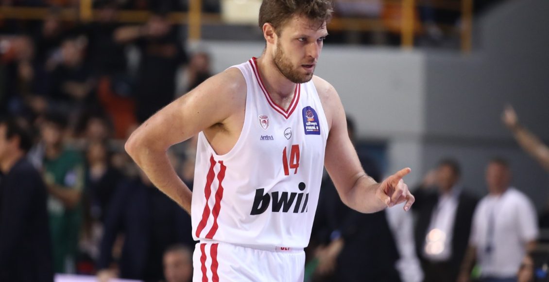 Ολυμπιακός:-Αμφίβολος-ο-Βεζένκοβ-για-Παναθηναϊκό,-κανονικά-ο-Μιλουτίνοφ