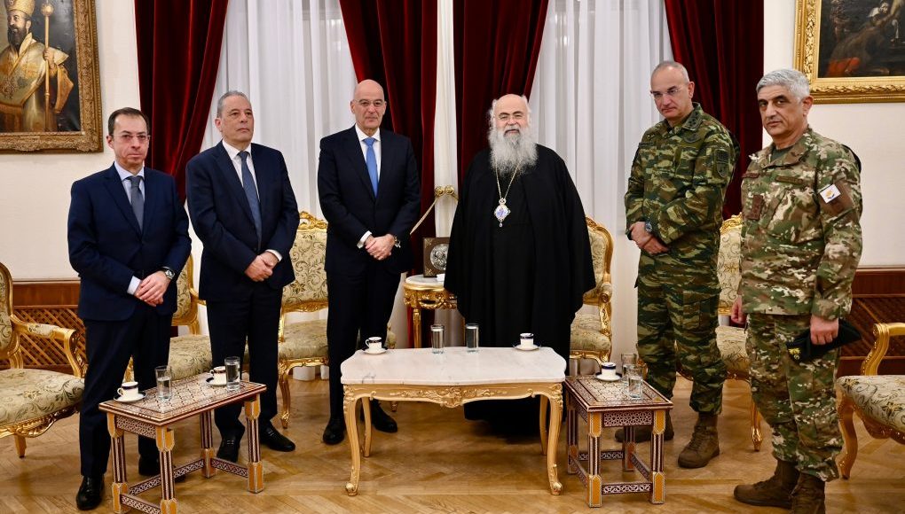 Συνάντηση-Νίκου-Δένδια-με-τον-Αρχιεπίσκοπο-Κύπρου-στη-Λευκωσία