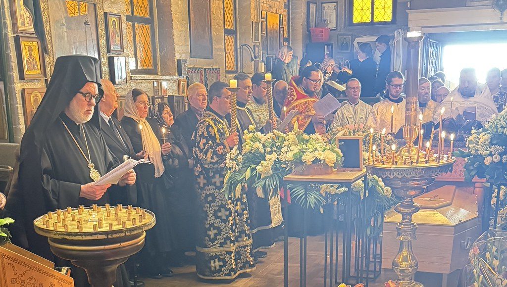 o-Μητροπολίτης-Βελγίου-Αθηναγόρας-στην-κηδεία-του-πατέρα-guy-fontaine