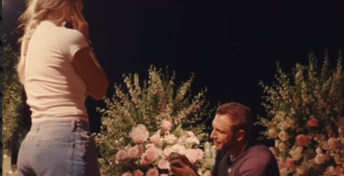 Γάμος-στον-ορίζοντα-για-τη-Σαμπαλένκα-–-Το-βίντεο-με-τη-ρομαντική-πρόταση-του-Φραγκούλη-με-μονόπετρο