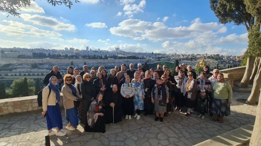 “Δοξάζουμε-τον-Θεό-που-επιστρέψαμε-ασφαλείς”-λένε-Ρουμάνοι-προσκυνητές-που-επέστρεψαν-στην-πατρίδα-τους-από-το-Ισραήλ