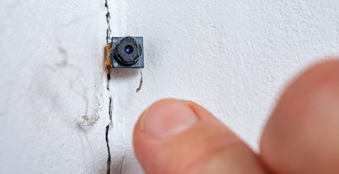 Είχε-βάλει-κρυφή-κάμερα-σε-γυναικεία-τουαλέτα-–-Βρήκαν-και-υλικό-παιδικής-πορνογραφίας