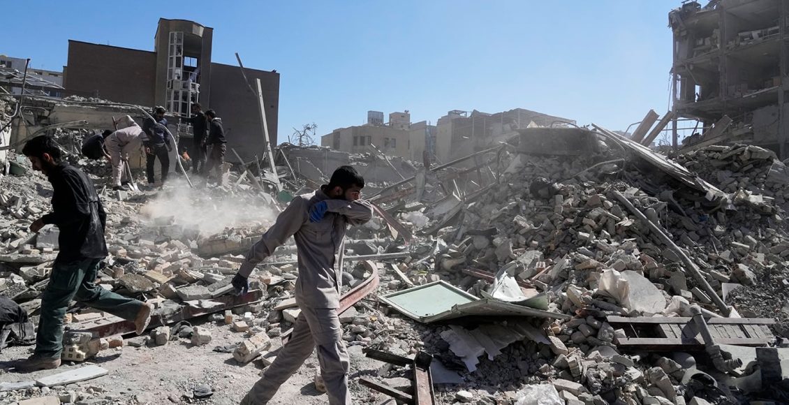 Τουλάχιστον-χίλιοι-άνθρωποι-έχουν-σκοτωθεί-από-τα-πλήγματα-ΗΠΑ-και-Ισραήλ,-σύμφωνα-με-τους-Ιρανούς