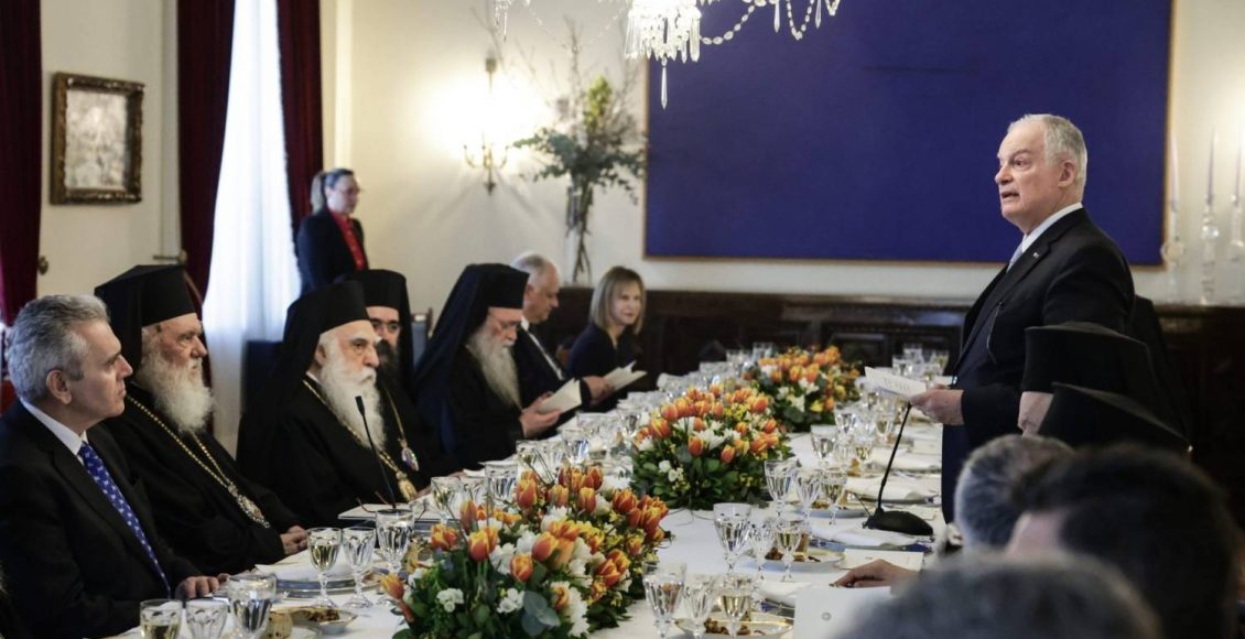 Θέμα-συζήτησης-τα-ΚΑΡΑΒΑΓΓΕΛΕΙΑ-στο-επίσημο-γεύμα-του-Προέδρου-της-Δημοκρατίας-(ΗΧΗΤΙΚΟ)